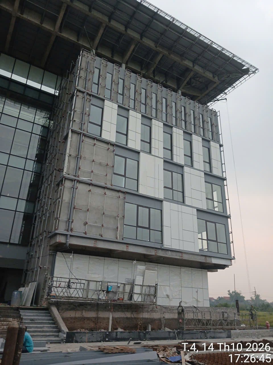 Thi công bọc nhôm mặt dựng tòa nhà Học viện Tòa án