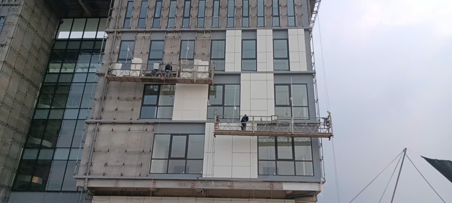 Ốp nhôm mặt tiền xen kẽ hệ cửa sổ